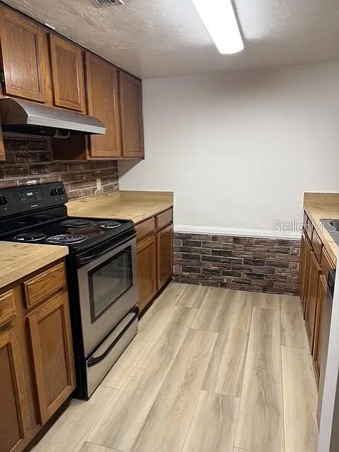 3 bed, 2.0 bath, 1356 sqft, $1,200 — Photo 2