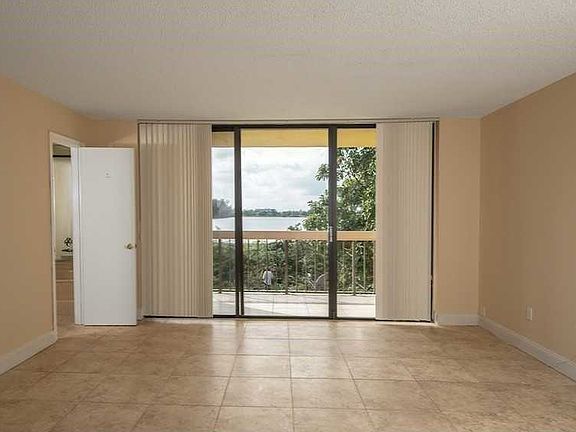 4th image of 20536 NE 6th Ct
