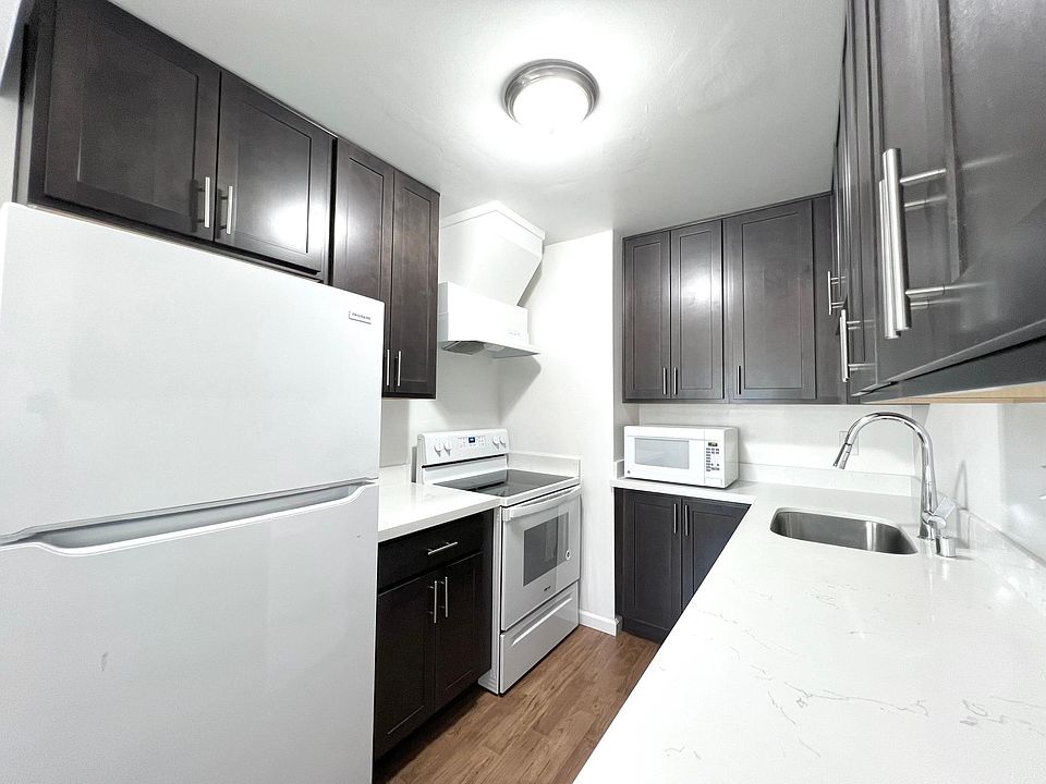 1st image of 170 Stoakes Ave #6