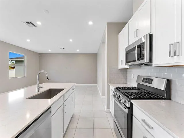 5 bed, 3.5 bath, $4,800 — Photo 3