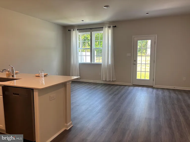60 Robert Dr — Photo 9