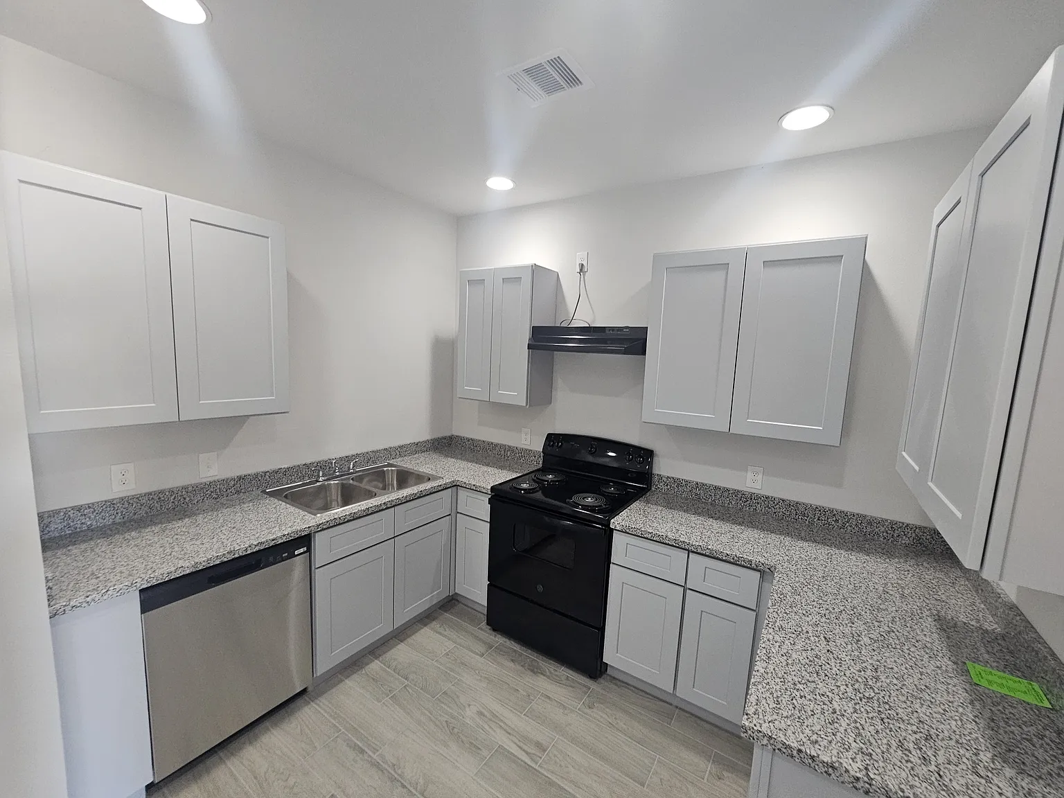 3 bed, 1869 sqft, $2,150 — Photo 2