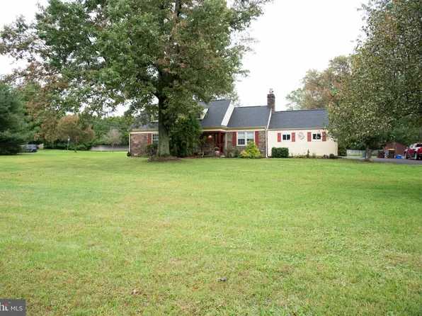 695 N Wales Rd, North Wales, PA 19454