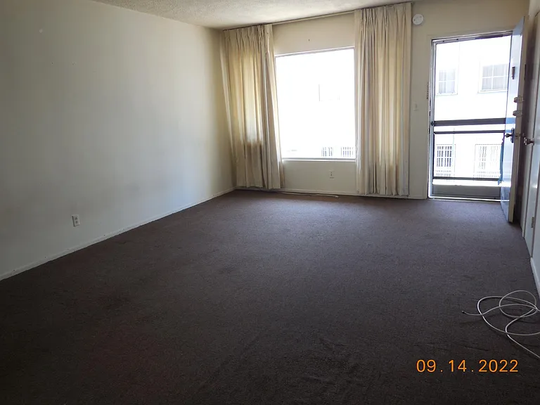 724 S Sycamore Ave #102 — Photo 8