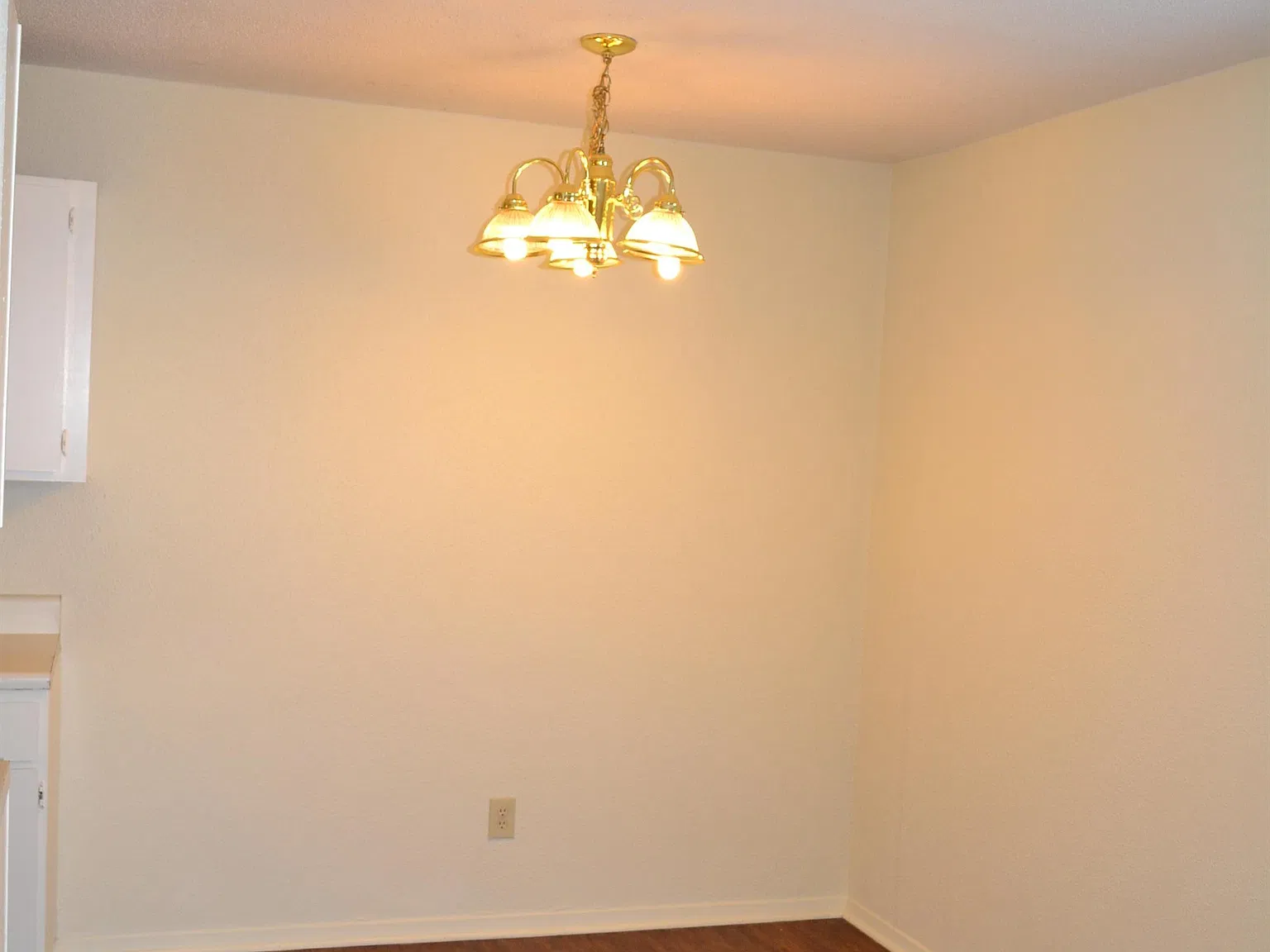 1501 Alpine — Photo 4