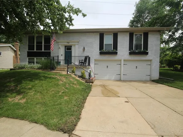 744 Sherwick Ter, Ballwin, MO 63021
