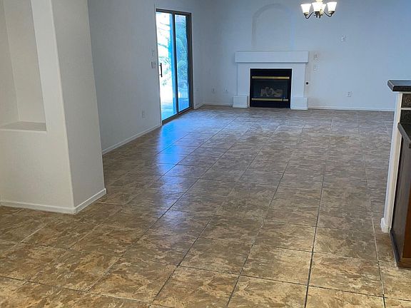 5th image of 42264 W DESERT FAIRWAYS Drive
