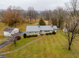 555 Lincoln Dr, Wernersville, PA 19565