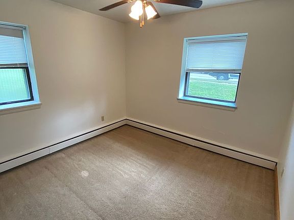 4th image of 903 St Clair Ave APT 1