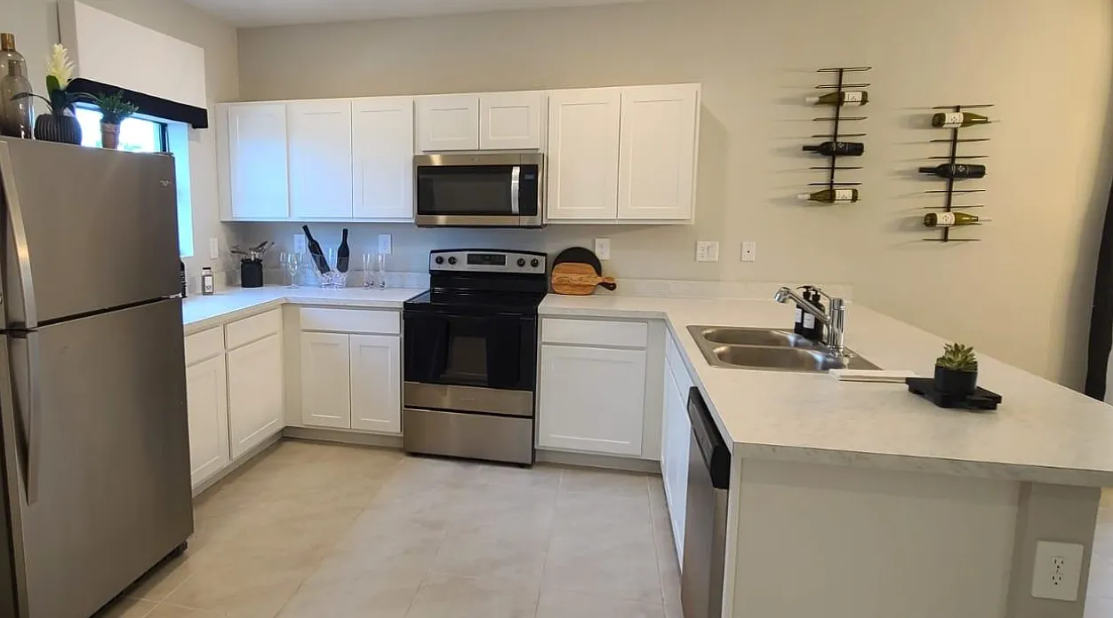 3 bed, 2.5 bath, 1376 sqft, $2,300 — Photo 4