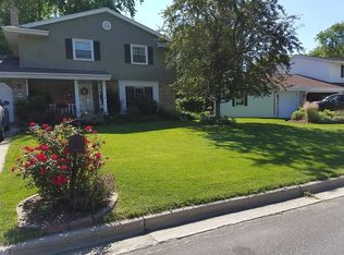 W173N8490 Westbridge Ave, Menomonee Falls, WI 53051