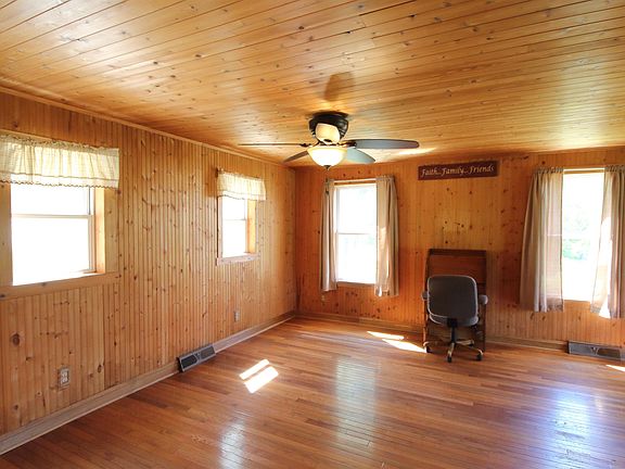4th image of 17896 Skunk Hollow Rd