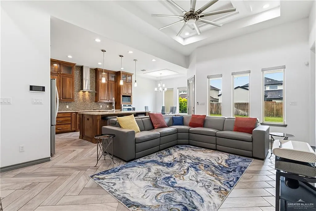 4 bed, 4.0 bath, 2494 sqft, $2,950 — Photo 2