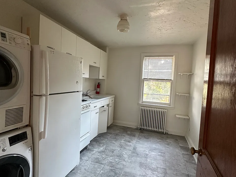 3529 Pelham Ave #2