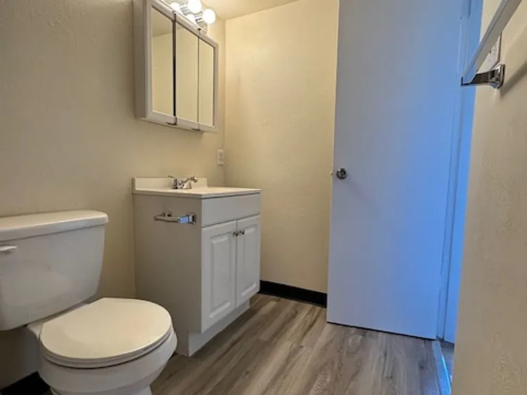 Boulder Manor — Photo 17