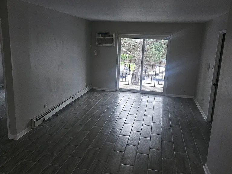 343 W Hawthorne Cir #6 — Photo 6