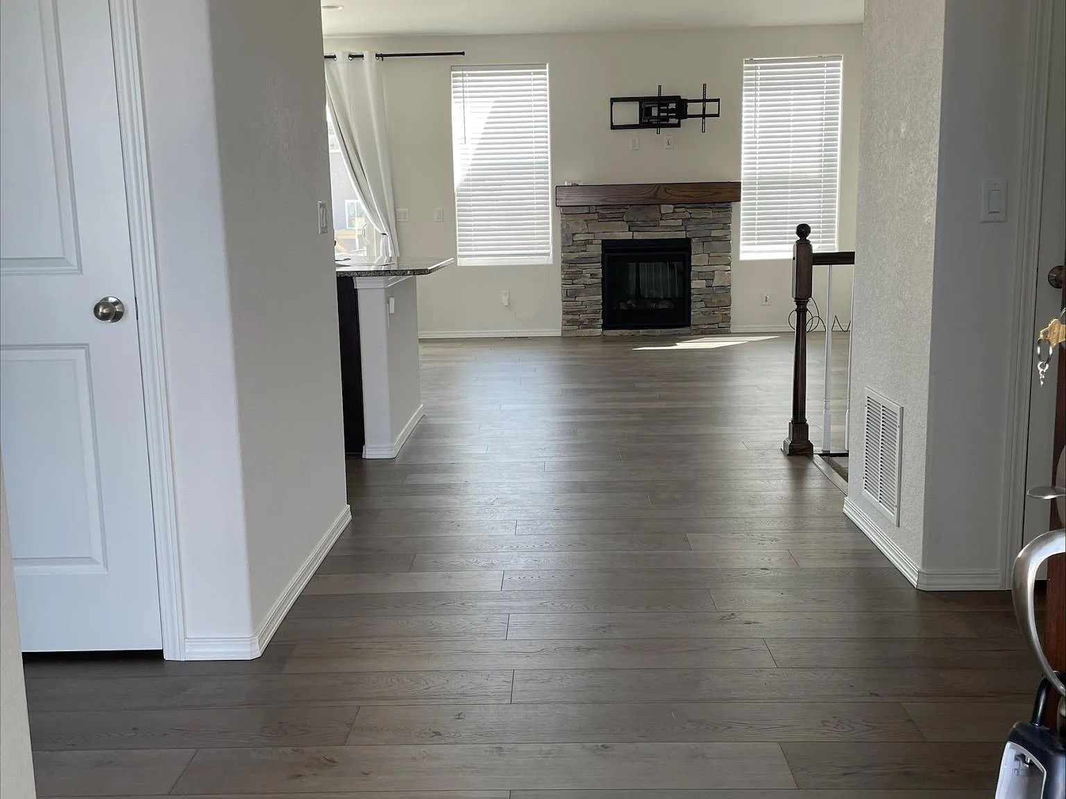 4 bed, 2600 sqft, $2,650 — Photo 2