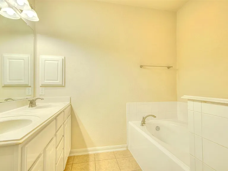 1139 Glenwood Canyon Ln — Photo 15