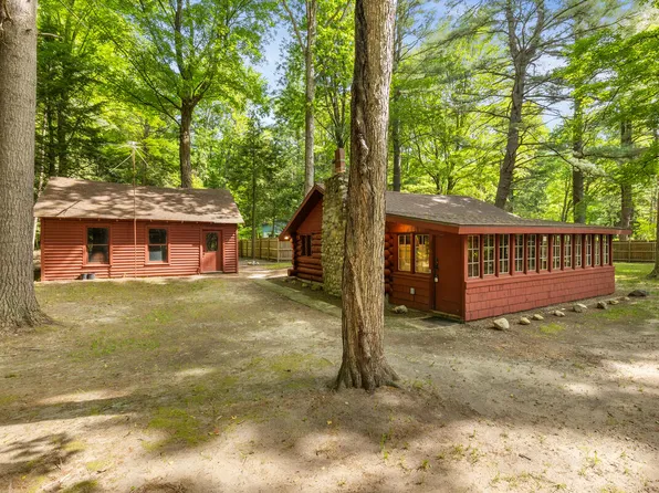 1464 E Gardner Ave, Newaygo, MI 49337