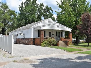 909 E Poplar St, West Frankfort, IL 62896