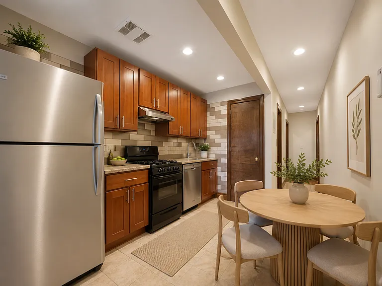 173 15th St #3R — Photo 2