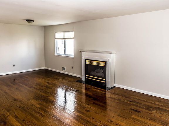 2nd image of 24 Lyle Ct