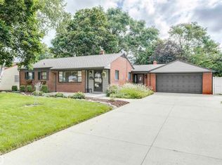 48634 Cardinal St, Utica, MI 48317