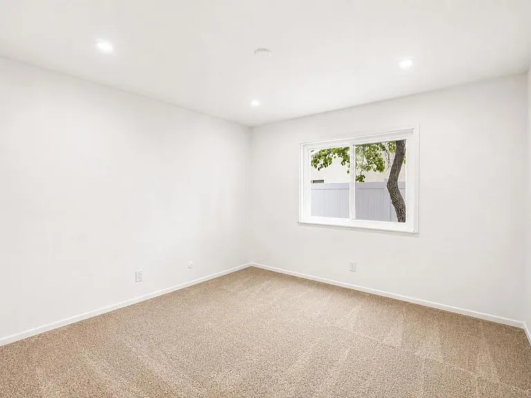 726 Santa Rufina Dr — Photo 16