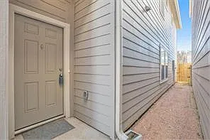 4 bed, 2.5 bath, 2022 sqft, $2,100 — Photo 2