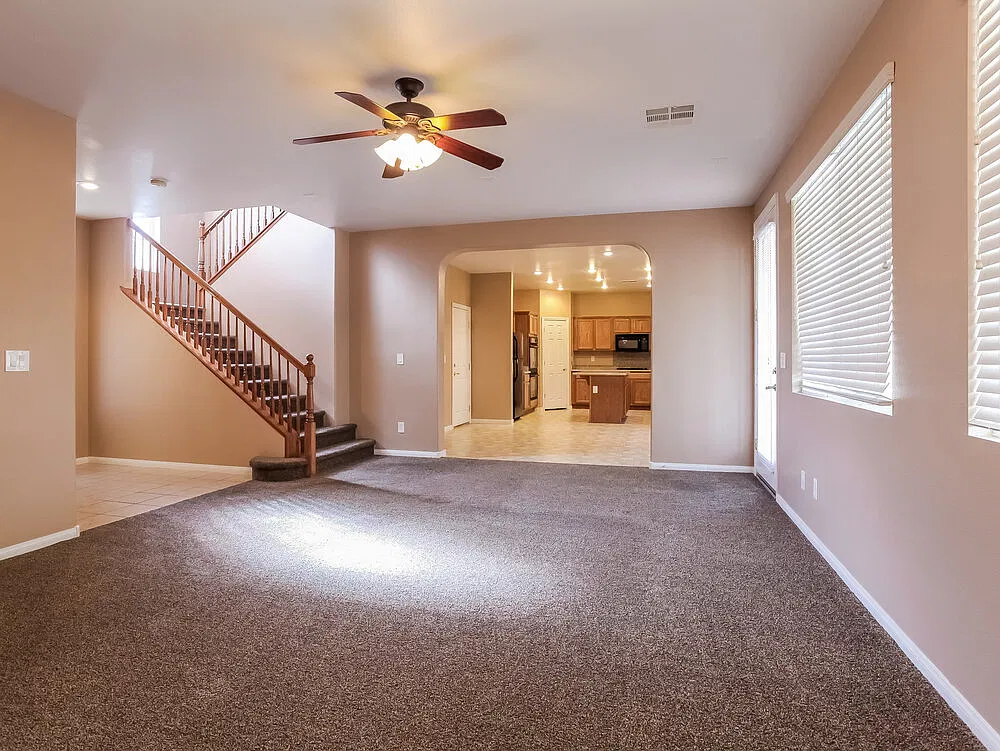3 bed, 3.0 bath, 2299 sqft, $2,400 — Photo 3