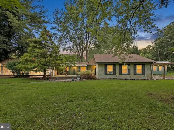 21 Woodsville Rd, Hopewell, NJ 08525