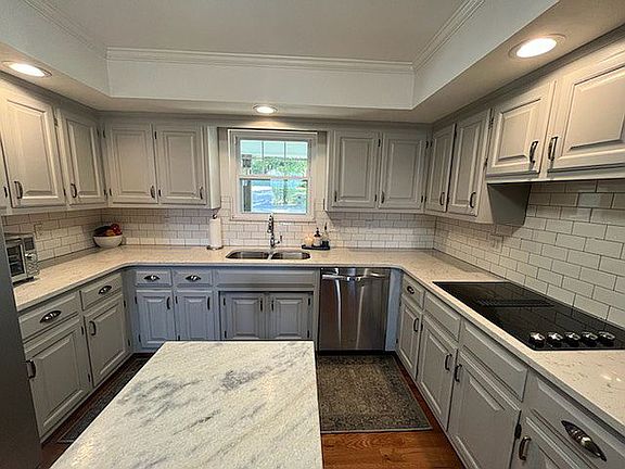 5th image of 2349 Chesterfield Dr
