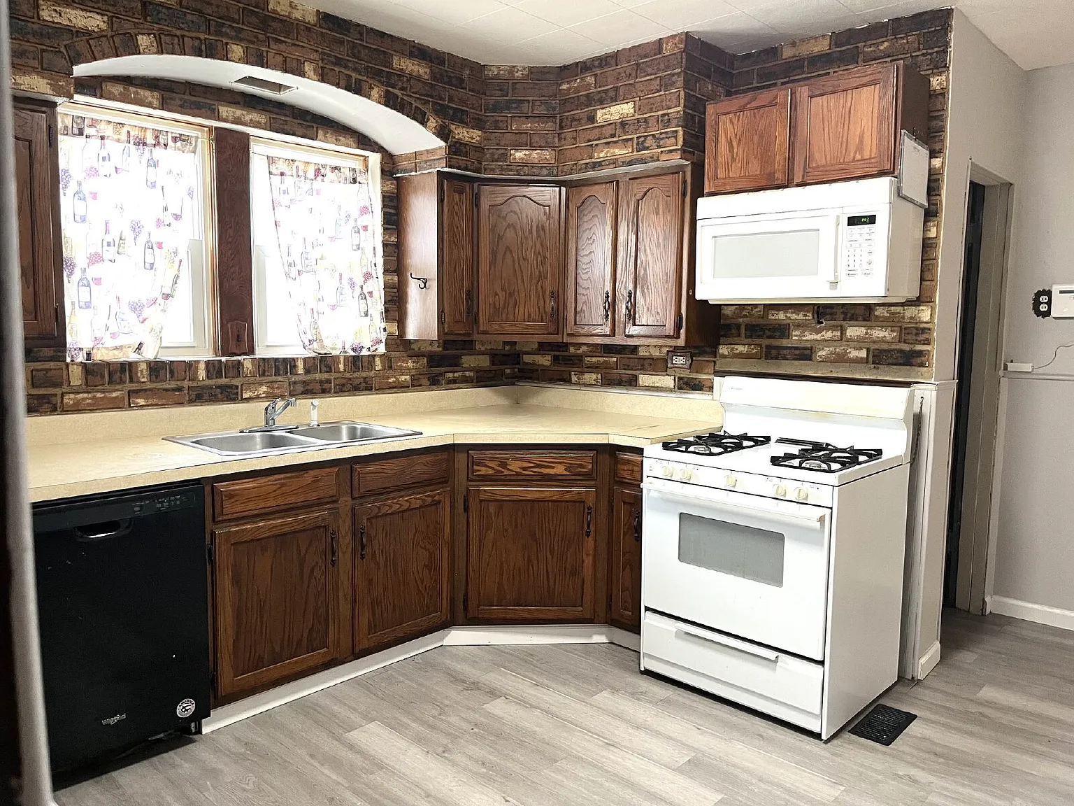 1 bed, 1.0 bath, $950 — Photo 3