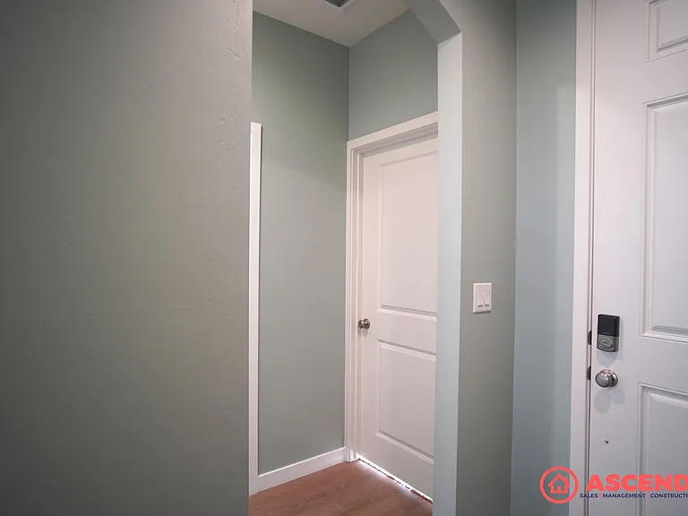 1018 Warwickshire Ave — Photo 4