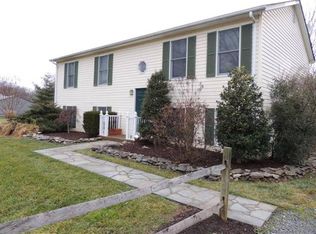 8322 Salem Ave, Marshall, VA 20115