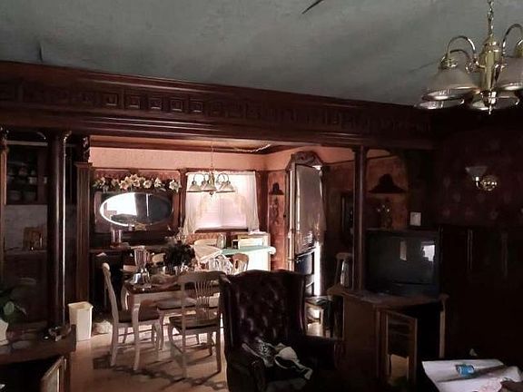 3rd image of 303 W Redwood Dr