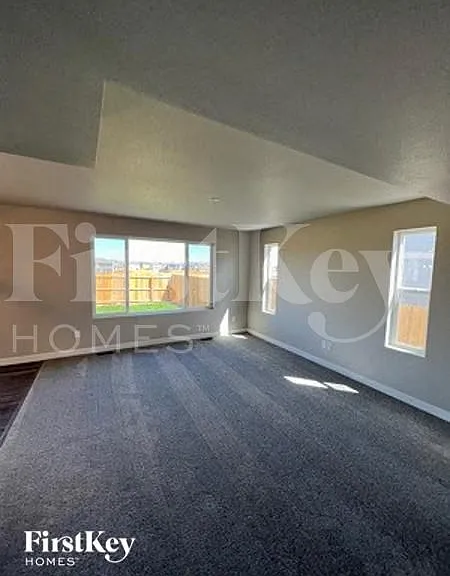 10166 Luneth Dr — Photo 2