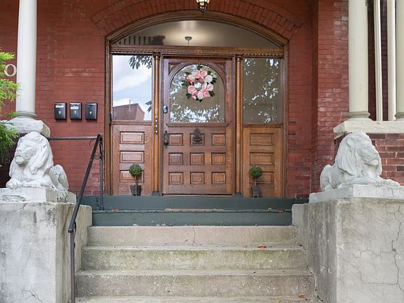 2nd image of 2330 Ashland Ave