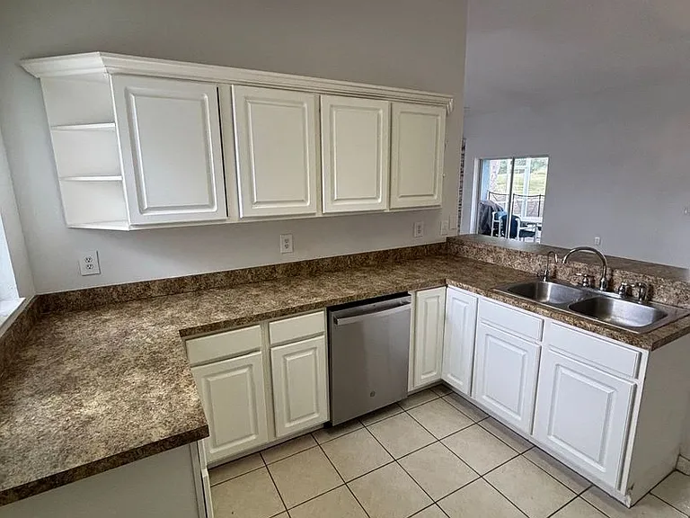 205 Golf Aire Blvd — Photo 7