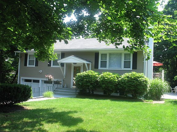 2nd image of 7 Orchard Dr