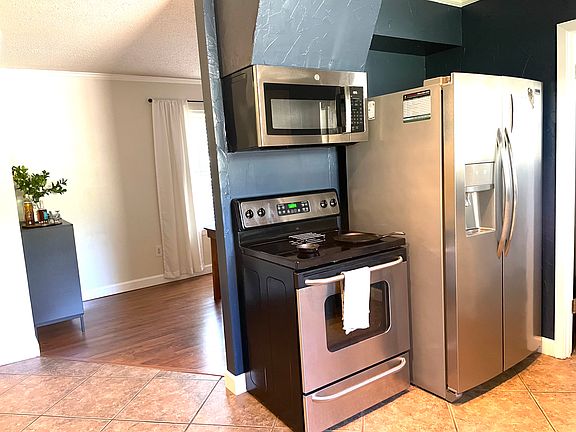 4th image of 100 Lake Lorraine Cir