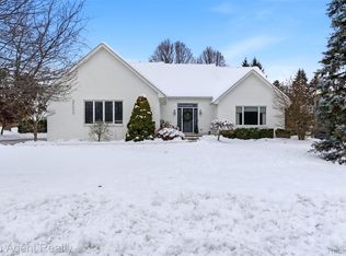 2239 Regency Hills Dr, Shelby Township, MI 48316