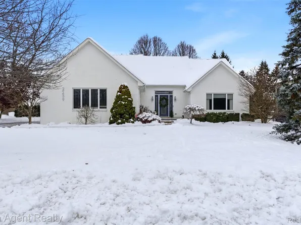 2239 Regency Hills Dr, Shelby Township, MI 48316