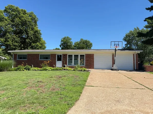 9534 Grandview Dr, Saint Louis, MO 63132