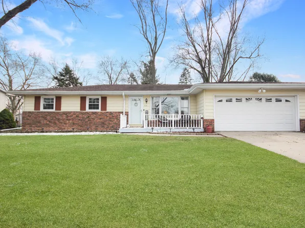 615 Alice St, Crown Point, IN 46307