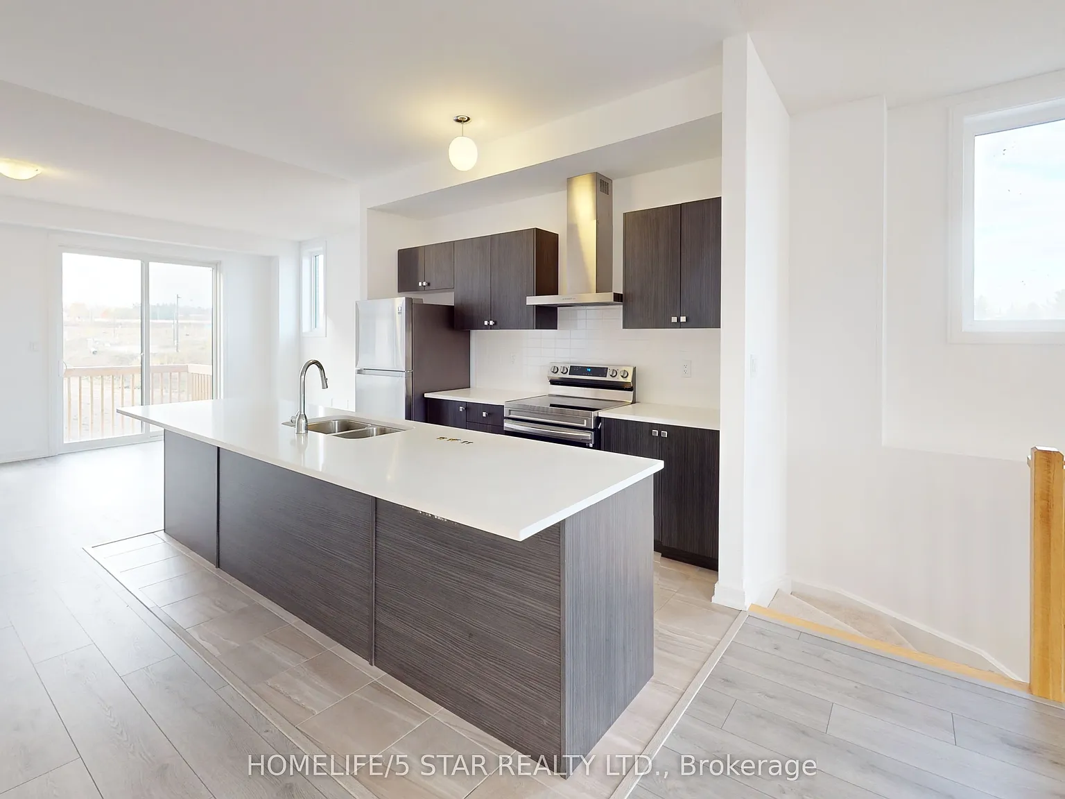 4 bed, $2,895 — Photo 1