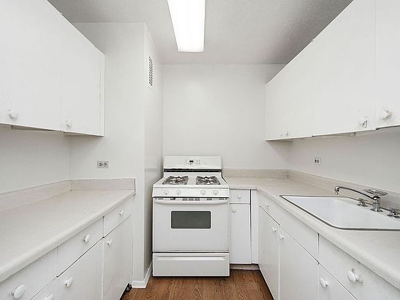 3rd image of 77 Fulton St APT 6J