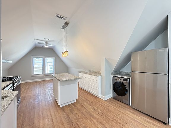 5th image of 1721 W Nelson St #3