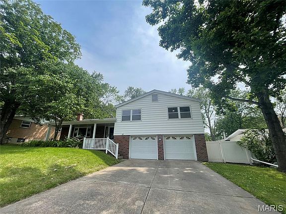 2nd image of 20 Montauk Dr