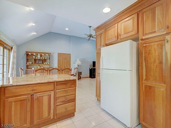4th image of 180 Mill Ln
